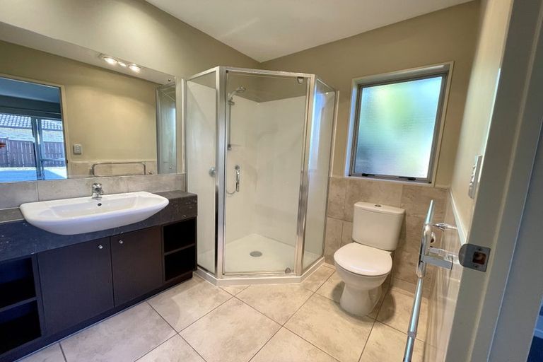 Photo of property in 5 Alvre Place, Flat Bush, Auckland, 2016