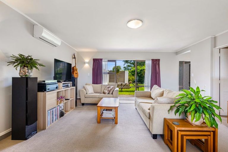 Photo of property in 1/262 Don Buck Road, Massey, Auckland, 0614