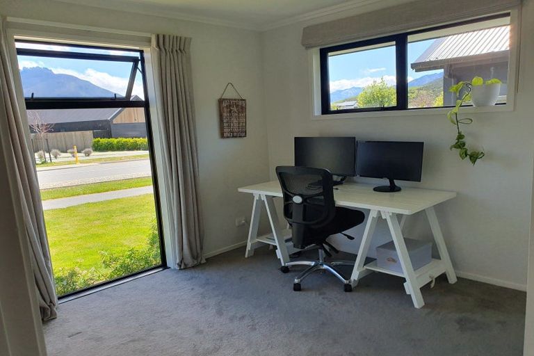 Photo of property in 6 Ward Street, Jacks Point, Queenstown, 9371