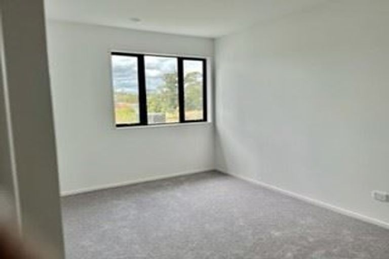 Photo of property in 7 Liban Place, Massey, Auckland, 0614