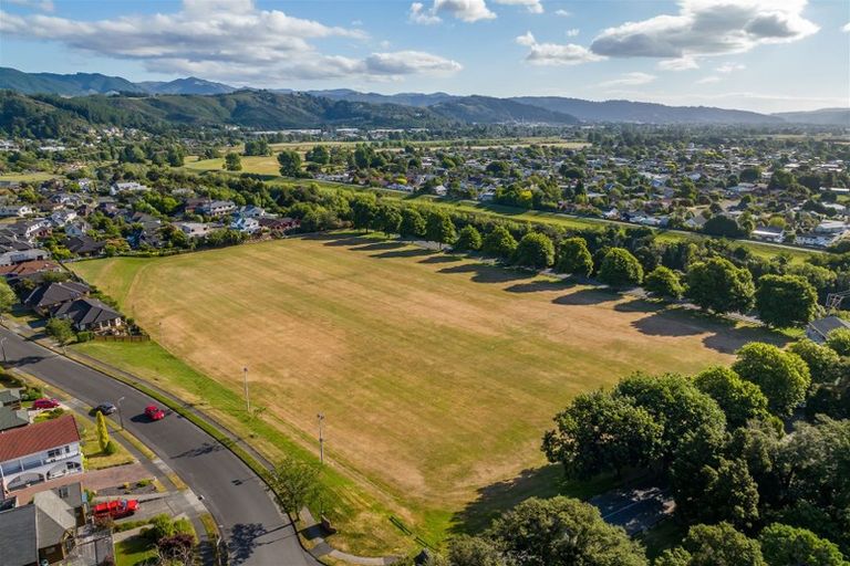 Photo of property in 21f1- Roband Crescent, Brown Owl, Upper Hutt, 5018