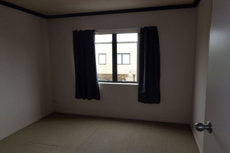 Photo of property in 6/15 Harbour View Road, Te Atatu Peninsula, Auckland, 0610