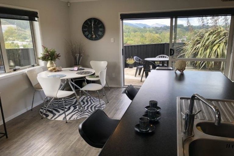 Photo of property in 86 Sunstone Crescent, Timberlea, Upper Hutt, 5018