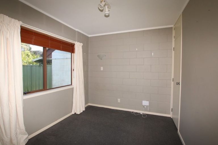 Photo of property in 1a Dolbear Street, Titirangi, Auckland, 0604