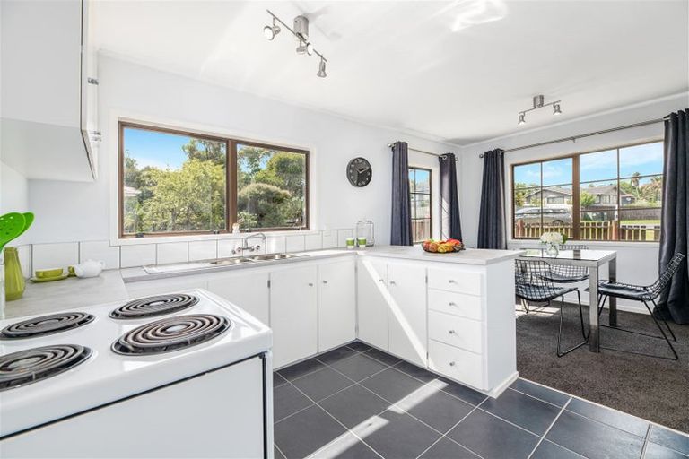 Photo of property in 11 Kellett Road, Ranui, Auckland, 0612