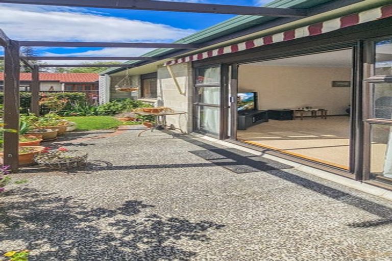 Photo of property in 2/505 Fitzroy Avenue, Hastings, 4122