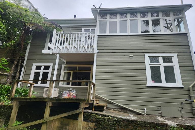 Photo of property in 1/139 Kelburn Parade, Kelburn, Wellington, 6012