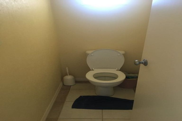 Photo of property in 22 Gilford Place, East Tamaki Heights, Auckland, 2016