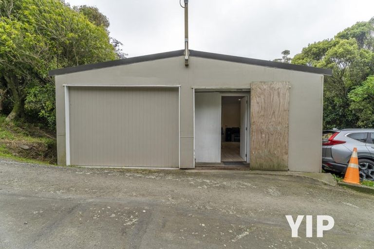 Photo of property in 7 Wakely Road, Newlands, Wellington, 6037