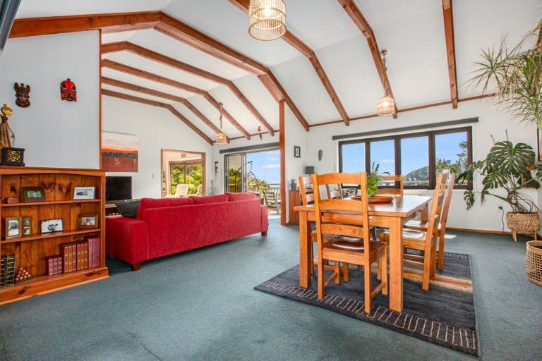 Photo of property in 104 Airlie Road, Plimmerton, Porirua, 5026