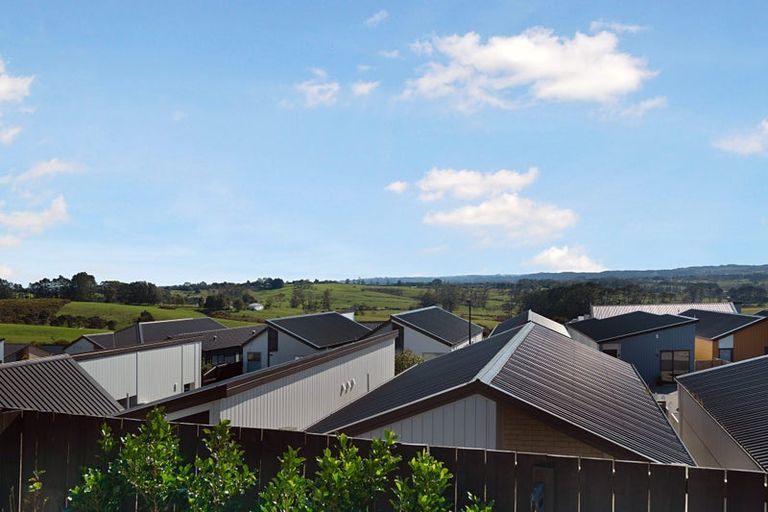 Photo of property in 18 Mata Road, Massey, Auckland, 0614