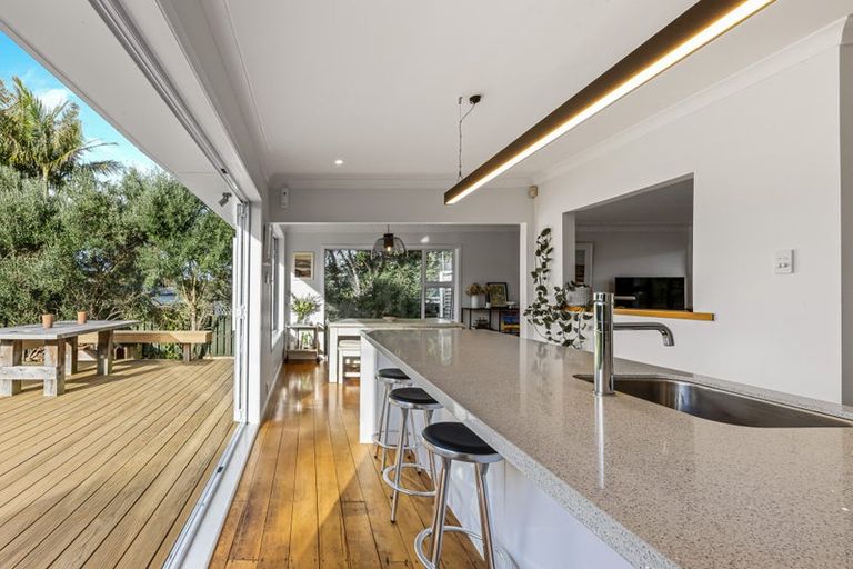 Photo of property in 4 Divich Avenue, Te Atatu South, Auckland, 0610