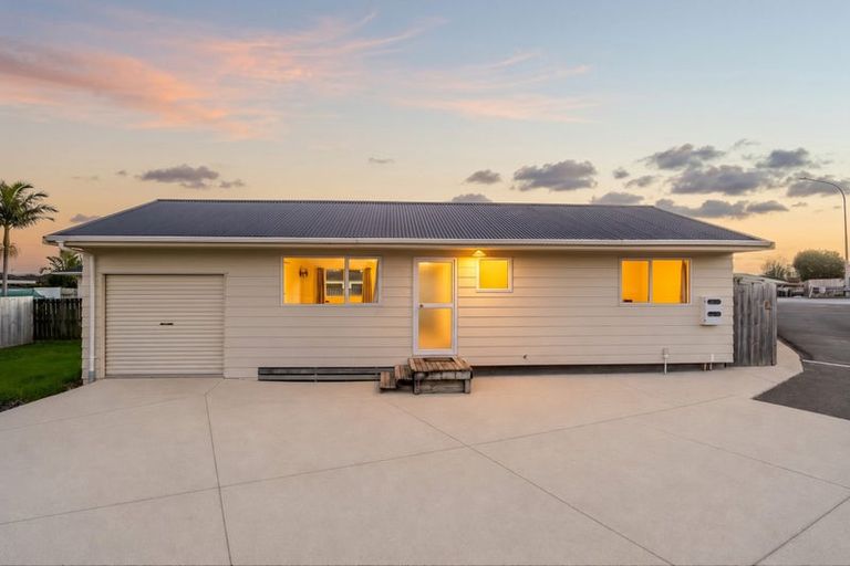 Photo of property in 12a Sturges Road, Henderson, Auckland, 0612