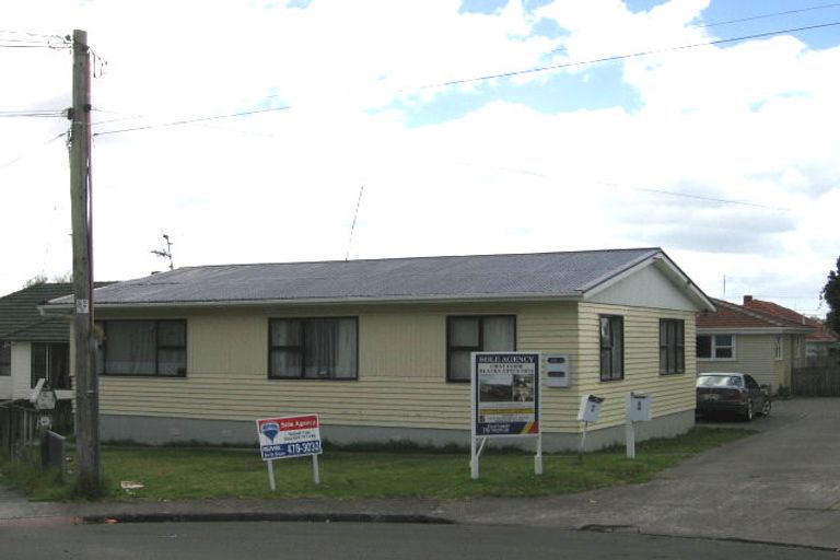 Photo of property in 5 Mavis Place, Beach Haven, Auckland, 0626