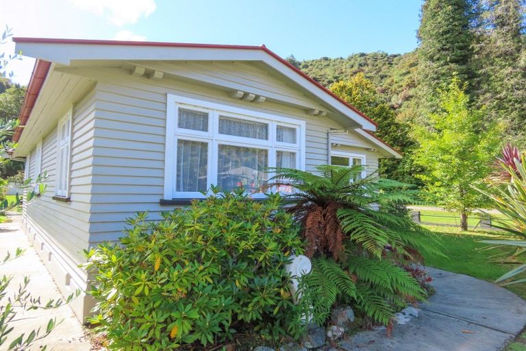 Photo of property in 4 Broadway, Reefton, 7830