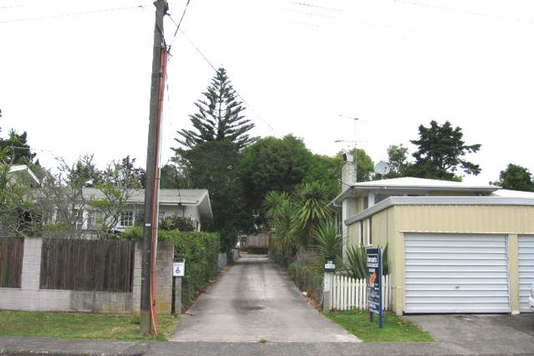Photo of property in 2/9 Paramu Avenue, Birkdale, Auckland, 0626