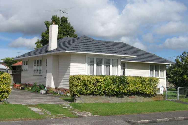 Photo of property in 2 Hereford Street, Te Atatu Peninsula, Auckland, 0610