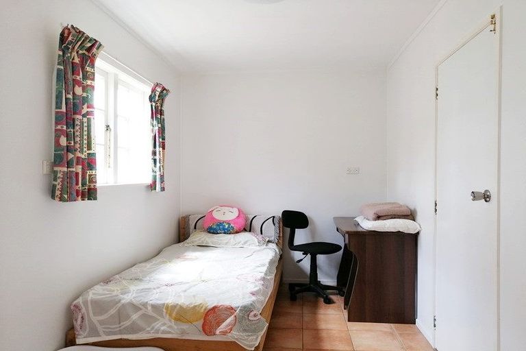 Photo of property in 14 Porter Avenue, Te Atatu South, Auckland, 0610