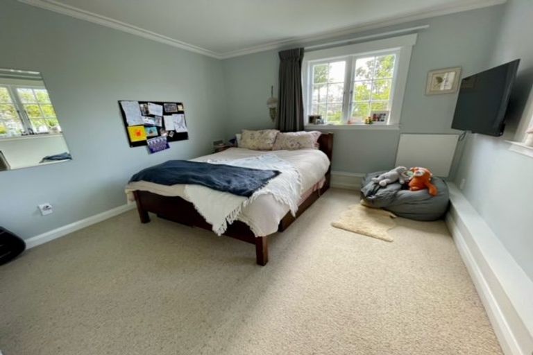 Photo of property in 10 Paisley Terrace, Karori, Wellington, 6012