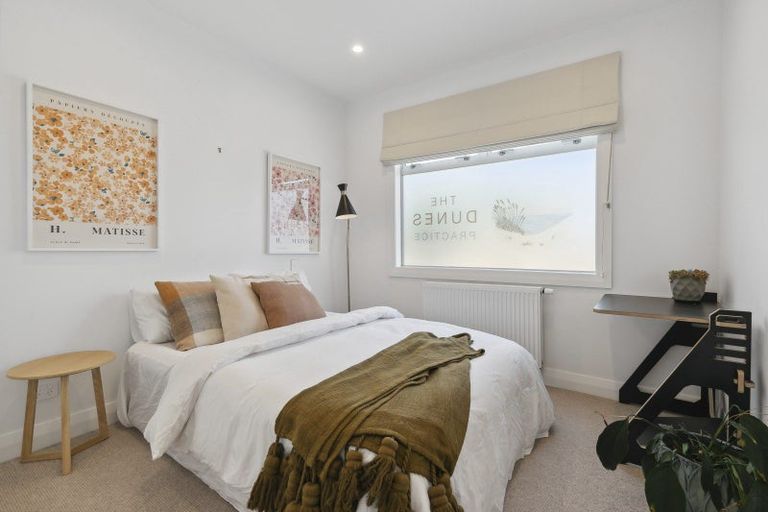 Photo of property in 201 Onepu Road, Lyall Bay, Wellington, 6022