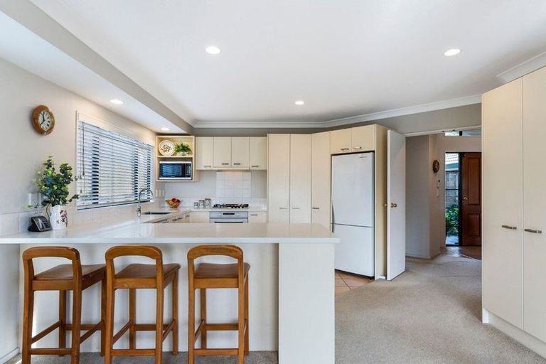 Photo of property in 12 Mohill Place, East Tamaki Heights, Auckland, 2016