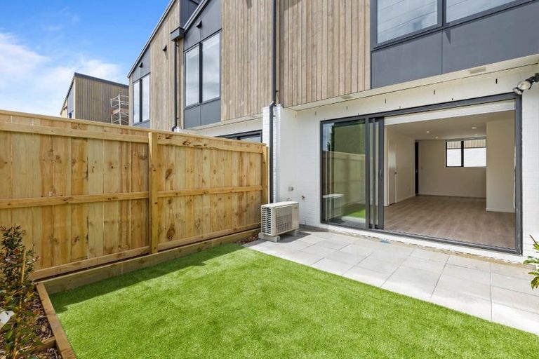 Photo of property in 3/12 Tawa Road, Te Atatu Peninsula, Auckland, 0610