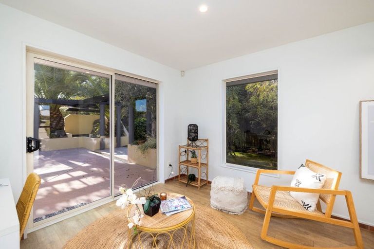 Photo of property in 19a Lake Terrace Road, Burwood, Christchurch, 8061
