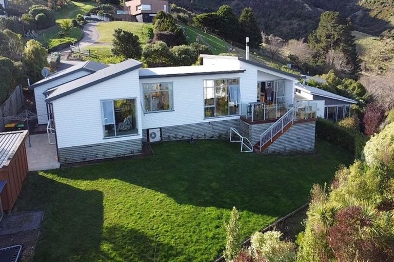 Photo of property in 6 Hyllton Heights, Lyttelton, 8082