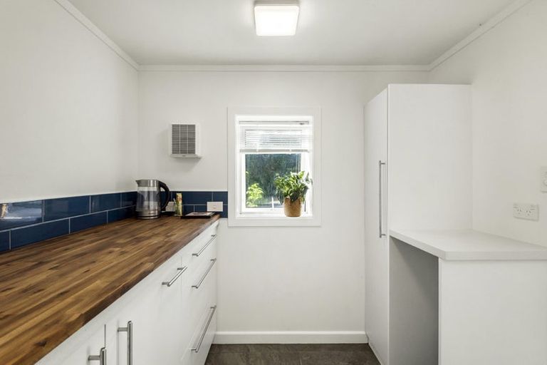 Photo of property in 1/27 Sandown Road, Rothesay Bay, Auckland, 0630