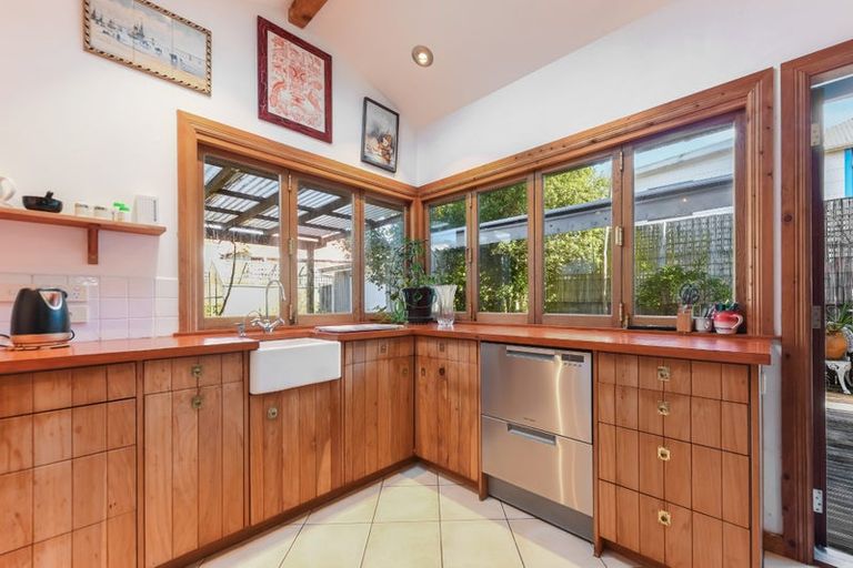 Photo of property in 344 Hardy Street, Nelson, 7010