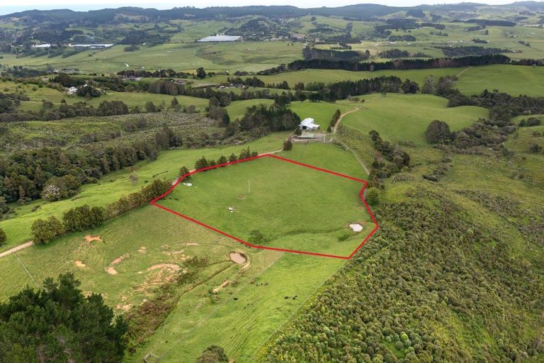 Photo of property in 421 Kiwitahi Road, Helensville, 0875