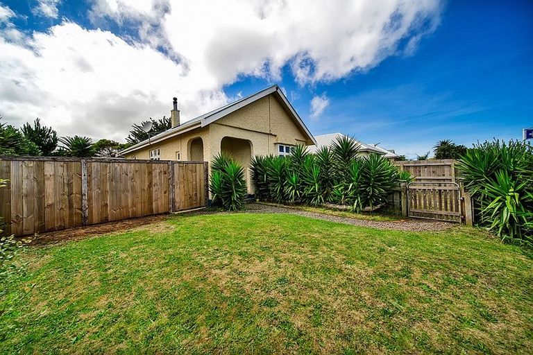 Photo of property in 46 Waihi Road, Hawera, 4610