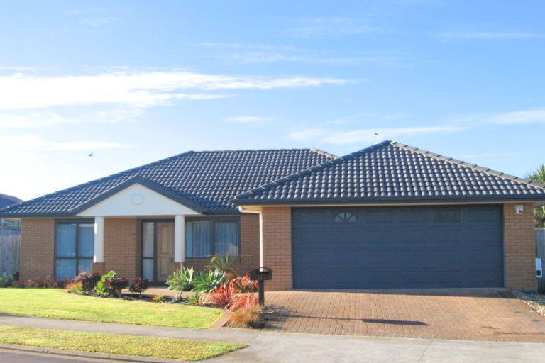 Photo of property in 11 Nad Place, East Tamaki Heights, Auckland, 2016