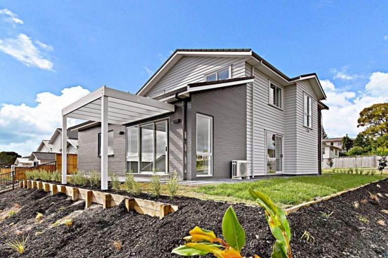 Photo of property in 97 Granville Drive, Massey, Auckland, 0614