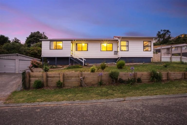Photo of property in 2 Garboard Lane, Whitby, Porirua, 5024