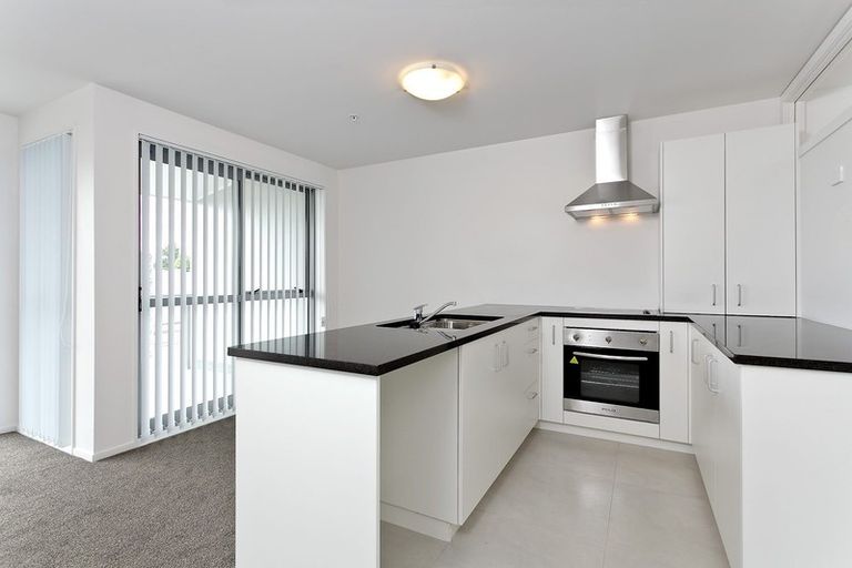 Photo of property in 10/26 Railway Street West, Papakura, 2110