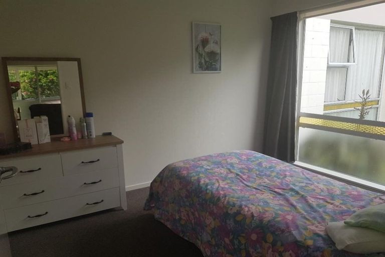 Photo of property in 2/154 Whites Line East, Waiwhetu, Lower Hutt, 5010