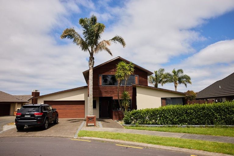 Photo of property in 17 Fernloche Place, Flat Bush, Auckland, 2016