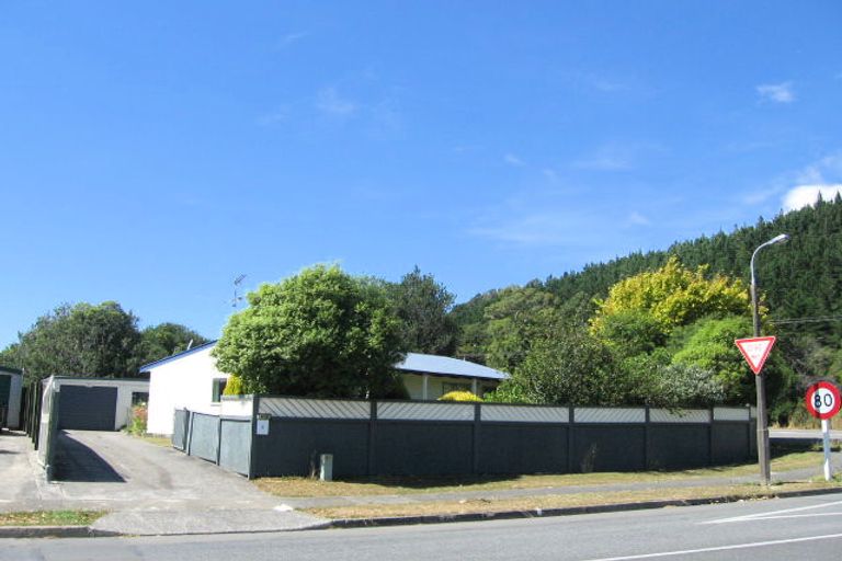 Photo of property in 1 Topaz Street, Birchville, Upper Hutt, 5018