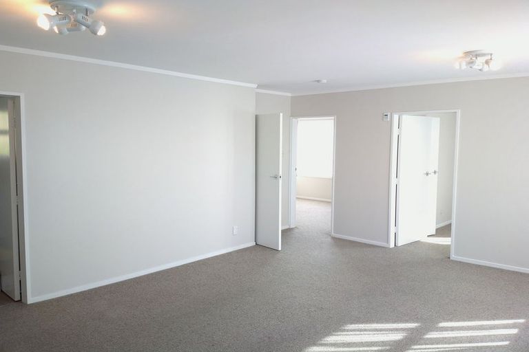 Photo of property in 1/43 Edgecombe Street, Newlands, Wellington, 6037