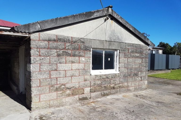 Photo of property in 20 Romilly Street, Westport, 7825