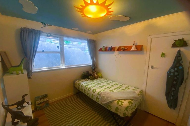 Photo of property in 129 Maupuia Road, Maupuia, Wellington, 6022