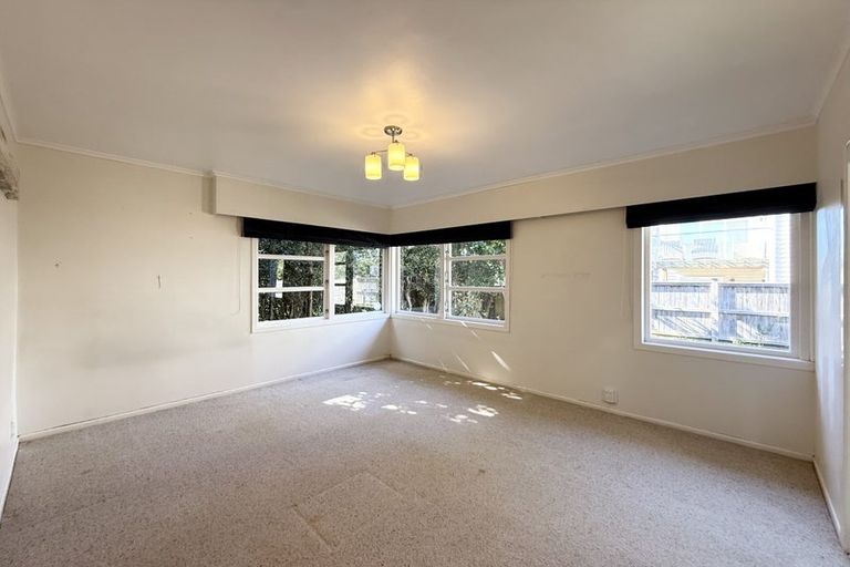 Photo of property in 1 Sunnynook Road, Forrest Hill, Auckland, 0620