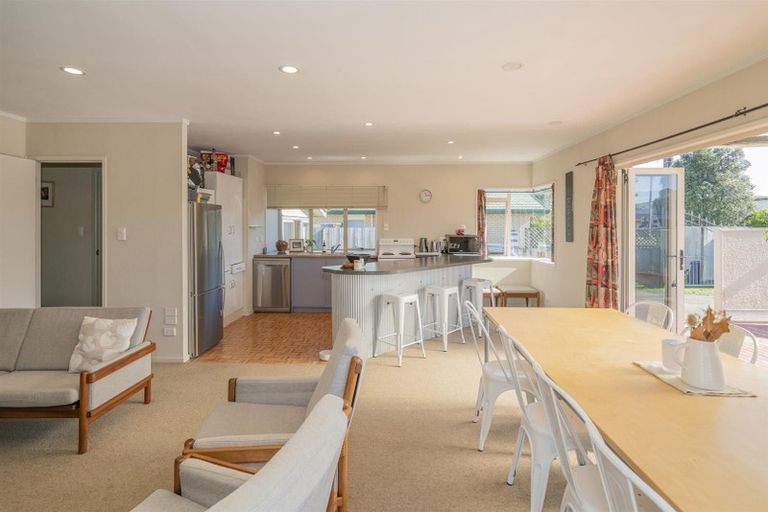 Photo of property in 16 Lee Street, Whitianga, 3510