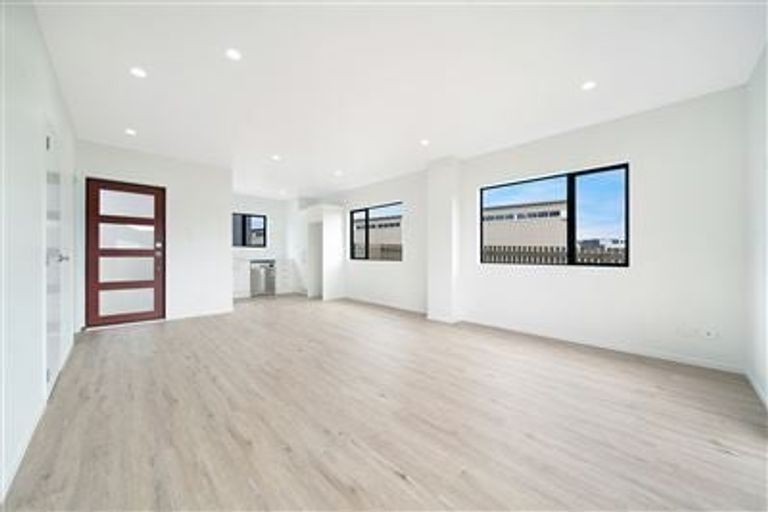 Photo of property in 41 Eileen Newey Place, Henderson, Auckland, 0612