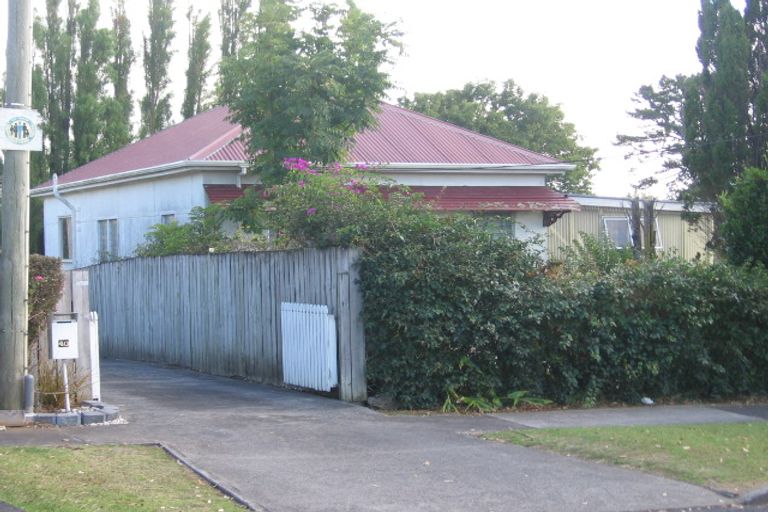Photo of property in 40 Queen Mary Avenue, New Lynn, Auckland, 0600