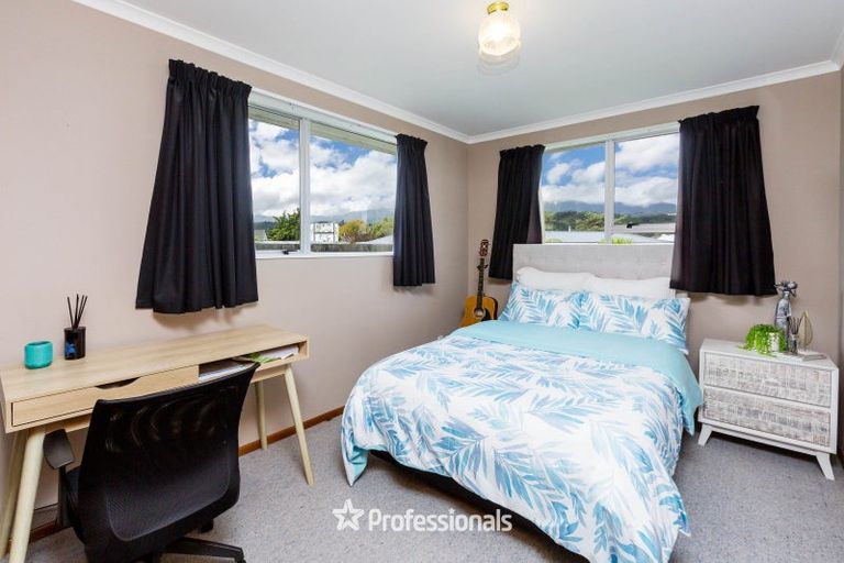 Photo of property in 19 Haylock Grove, Totara Park, Upper Hutt, 5018