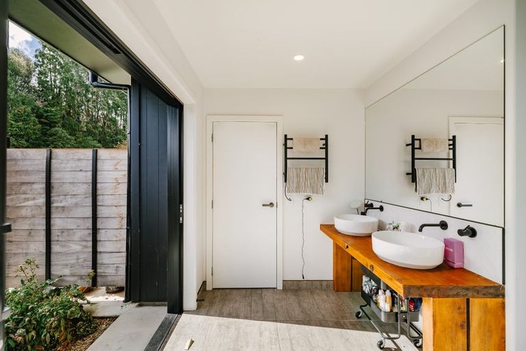 Photo of property in 38a Pohutukawa Drive, Levin, 5571