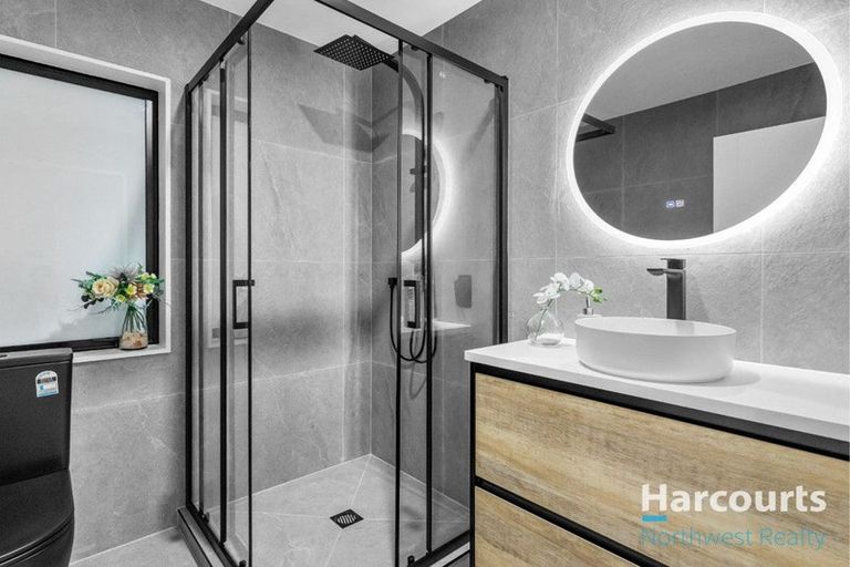 Photo of property in 56a Donovan Avenue, Massey, Auckland, 0614