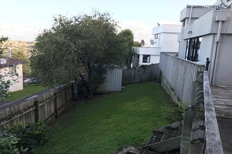 Photo of property in 2/2 Valecrest Place, Bayview, Auckland, 0629